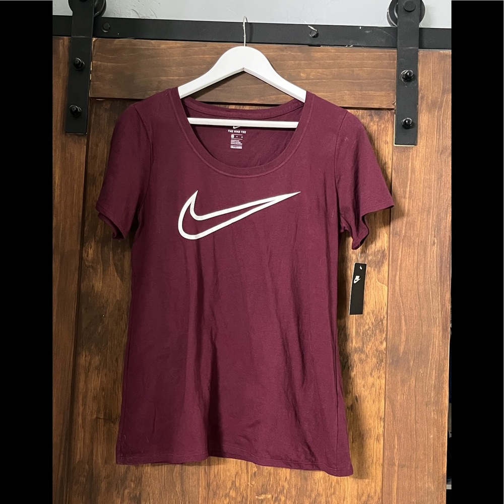 Nike Women’s Tee Medium